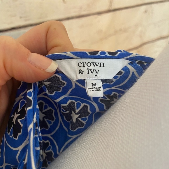 Crown & Ivy M 3/4 sleeve crochet top - Picture 5 of 5